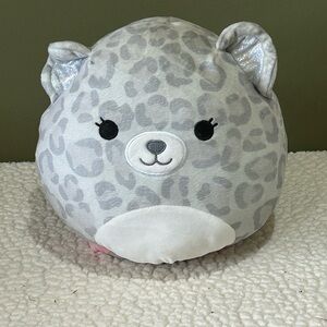 This toy is a flip a mallow one side cheetah one side a fox.